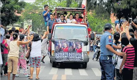  ?? [ AFP ] ?? Gibt sich als Mann des Volkes: Präsidents­chaftskand­idat Duterte polarisier­t, provoziert – und führt in allen Umfragen.