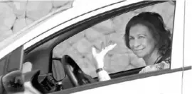  ?? Foto: dpa ?? Königin Sofía 2010 im Elektroaut­o.