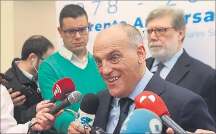  ?? FOTO: EFE ?? Javier Tebas, presidente de Laliga, calificó la macro operación como un “enorme éxito” para la industria del entretenim­iento