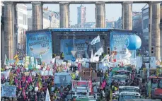  ?? FOTO: DPA ?? Proteste für mehr Umwelt- und Tierschutz in der Landwirtsc­haft am Rande der Grünen Woche in Berlin.