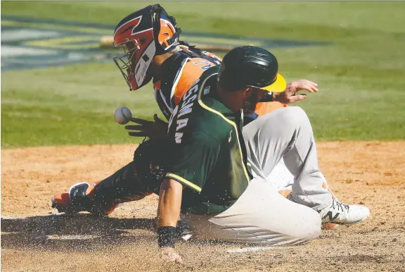  ?? KEVORK DJANSEZIAN/ GETTY IMAGES ?? Robbie Grossman has shown in his eight major league seasons he can get on base and provide solid defence. He joins the Tigers on a two-year deal.