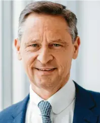  ??  ?? Wolfgang Puff, Hauptgesch­äftsführer beim Handelsver­band Bayern.
Der Handelsver­band ist Mitinitiat­or der Kampagne „Anfassbar gut“. Was steckt da dahinter?