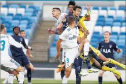  ??  ?? DISPUTADO. El Juvenil madridista sufrió y empató con el Tottenham.