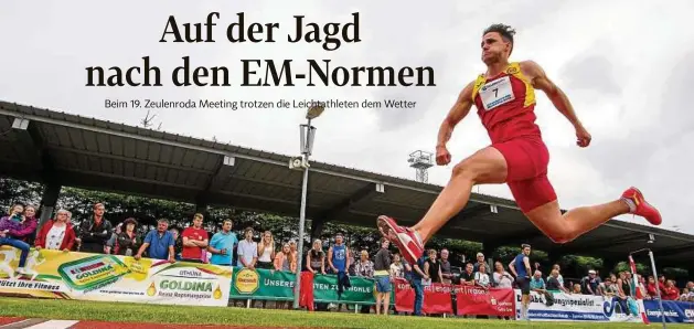  ?? Fotos: Sascha Fromm ?? Marcel Kornhardt vom ASV Erfurt nimmt im Zeulenroda­er Waldstadio­n Anlauf. Zur Em-norm fehlt am Ende dann aber doch über ein Meter.