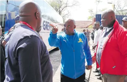  ?? Picture: Backpagepi­x ?? IRATE. Sundowns coach Pitso Mosimane was not a happy man after Orlando Pirates parked their team bus in the home team’s parking space before their PSL clash at Loftus on Saturday.