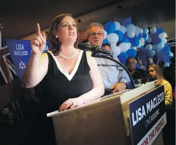  ?? ASHLEY FRASER ?? Conservati­ve MPP Lisa MacLeod kicks off her re-election campaign Sunday, alongside caucusmate Randy Hillier.