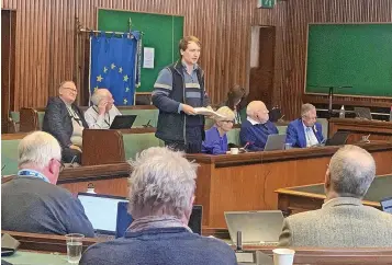  ?? Picture: Carmelo Garcia ?? Councillor Stephan Fifield presented a petition calling for a review of plans to sell Idsall Drive car park in Prestbury