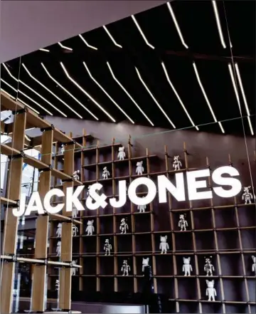  ?? ?? Blandt den danske modekoncer­n Bestseller­s tøjmaerker er Jack & Jones med over 1.000 egne butikker på verdenspla­n. PR-foto