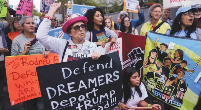  ?? EDUARDO MUNOZ ALVAREZ / GETTY IMAGES / AGENCE FRANCE-PRESSE ?? L’abolition du programme DACA a été dénoncée de toutes parts. Plusieurs manifestat­ions ont été organisées un peu partout aux États-Unis, entre autres à Newark, au New Jersey, le 6 septembre.