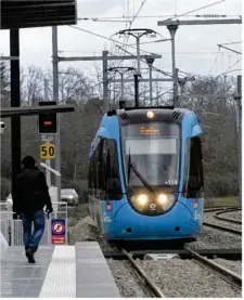  ??  ?? Le tram-train devrait permettre de relier Saint-cyr-l’ecole et Poissy-achères. (Photo MAXPPP)