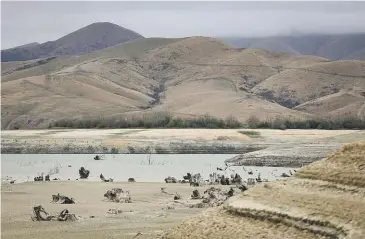  ?? AIMAN AMERUL MUNER/THE TIMARU HERALD ?? The strikingly low level of Lake Opuha, pictured on March 11, saw ECan extend the direction restrictin­g water takes for a further 14 days from April 8.