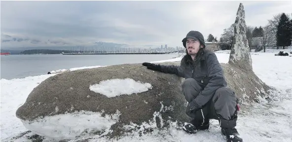  ?? NICK PROCAYLO/PNG ?? Aaron Cambrin with his snow-and-sand orca sculpture at Jericho Beach in Vancouver. He says he might try porpoises next.