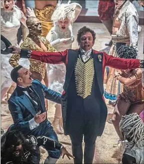  ??  ?? Le film retrace la vie de P.T. Barnum, entreprene­ur de spectacles mythique.