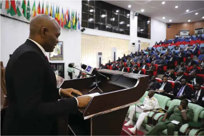  ??  ?? Mr. Tony Elumelu delivering a lecture at the NDC Course 26 in Abuja...recently