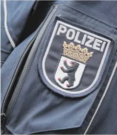  ?? FOTO: DPA ?? Trinkfest und feierfreud­ig: Berliner Polizisten.