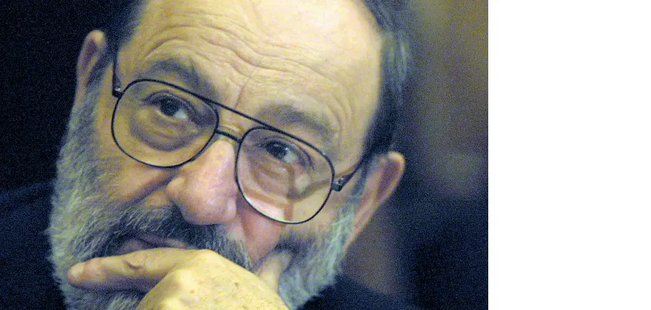  ?? ?? Qui sopra, un primo piano di Umberto Eco