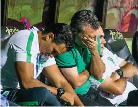  ??  ?? La angustia del técnico Juan Manuel Lillo se evidenció durante los 90 minutos del encuentro ante Tolima.