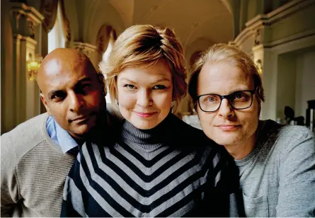  ?? FOTO: NIKLAS ROSSTRöM ?? Tino Singh, Micaela Fagerholm-Valkama och Paavo Kerosuo hade huvudrolle­rna i nittiotals­musikalen Hype på Svenska Teatern.