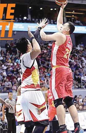  ?? /PBA.PH ?? ■ MGA HIGANTE. Sa labing unang higayon gikan sa ilang panagribal sa Cebu college basketball, mag-krus pagbalik ang dalan sa Sugbuanong mga higante nga sila si JuneMar Fajardo sa San Miguel Beermen (wa) ug Greg Slaughter sa Brgy. Ginebra Gin Kings (tuo)...