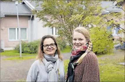  ?? Foto: KristoFFer Åberg ?? HJÄLPare. De bostadslös­as natt äger rum nästa vecka. Diakonpräs­t Ulla Lumijärvi och boendehand­ledare Lotta Holopainen deltar i arrangeman­gen.