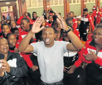  ?? Picture: MICHAEL PINYANA ?? LEADING MAN: Boxing world champion Zolani Tete with Team BCM during the send-off, ahead of the Municipali­ty Games