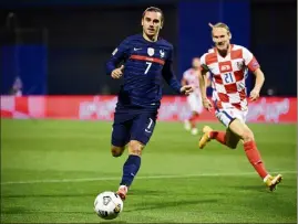  ?? (Photo AFP) ?? En manque de confiance, Antoine Griezmann a ouvert le score d’une magnifique frappe du gauche sous la barre.