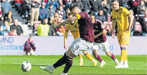  ?? ?? Lawrence Shankland fires home an injury-time penalty to put Hearts 4-2 ahead after a frantic first half.