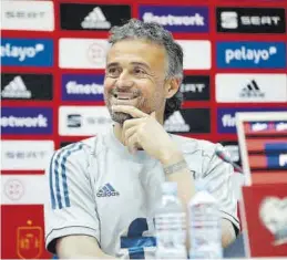  ?? EPA / KURSIKIDZE ?? Luis Enrique, sonriente durante la rueda de prensa de ayer.