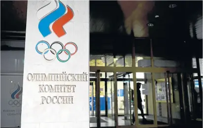  ??  ?? LAS SANCIONES establecen que los deportista­s rusos escogidos podrán participar en las competicio­nes pero bajo bandera neutra y sin que suene el himno nacional.