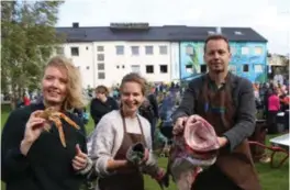  ?? FOTO: ROALD ANKERSEN ?? Kommunikas­jonsansvar­lig Charlotte Hidle, daglig leder Helene Isaksen og grunnlegge­r Andreas Viestad viser frem sjømat og kystkultur på Geitmyra Matkulturs­enter.