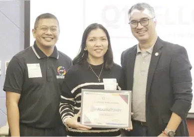  ?? PHOTOGRAPH COURTESY OF ABOITIZPOW­ER ?? Partners for positive change AboitizPow­er SAVP for Talent Attraction Corinne Patron (center) receives the certificat­e of recognitio­n from PFIP board trustee Ian Fegalan (left) and treasurer Michael Santos.