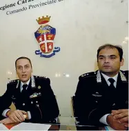  ??  ?? Arma A sinistra il comandante provincial­e Luciano Magrini, a destra il colonnello Oreste Gargano (LaPresse/ Cavicchi)
