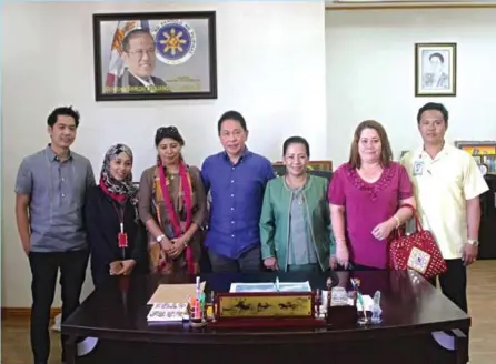  ??  ?? Sulu Vice Governor Sakur Tan during a meeting with bank managers. (Photo by Ahl-franzie Salinas)