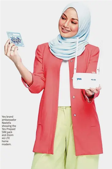  ??  ?? Yes brand ambassador Neelofa showing the Yes Prepaid SIM pack and Zoom 4G LTE home modem.