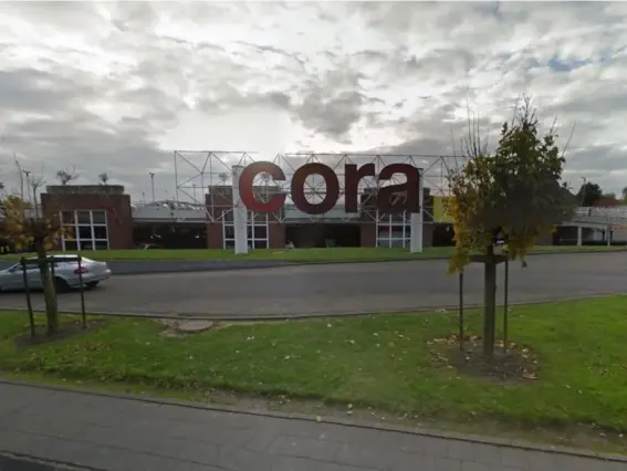  ??  ?? Police found no terrorism link after raid at the Cora centre, near Charleroi