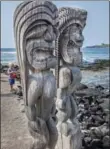  ??  ?? Wooden ki’i (carvings) stand guard facing the ocean at Pu’uhonua O Honaunau National Historic Park (the City of Refuge), South Kona, Big Island, Hawaii.