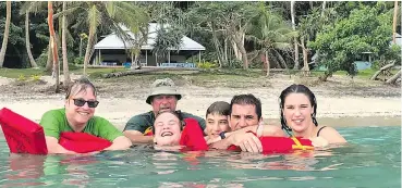  ??  ?? Jenny Brown (left) with her family and close friends at Yanuca Island.