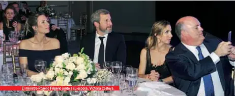  ??  ?? El ministro Rogelio Frigerio junto a su esposa, Victoria Costoya.