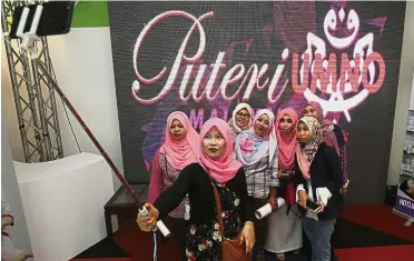  ??  ?? One more for the album: Visitors taking a selfie at the Puteri Umno exhibition at Putra World Trade Centre Kuala Lumpur.