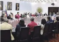  ?? EFE ?? Gobierno. El presidente venezolano Nicolás Maduro durante una reunión de altos funcionari­os de su gobierno ayer en Caracas.