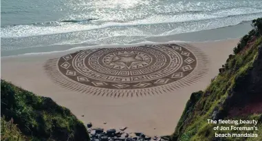  ??  ?? The fleeting beauty of Jon Foreman’s beach mandalas