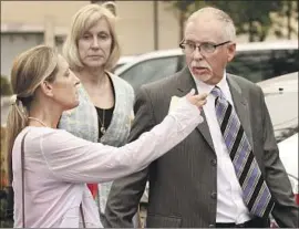  ?? Al Seib Los Angeles Times ?? DR. JAMES HEAPS and his wife, Deborah, left, after a hearing in June. Heaps has denied any wrongdoing, and his attorneys said he will fight the charges.