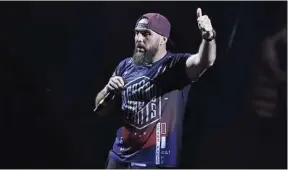  ??  ?? Le rappeur français Médine en mai 2017 en concert à la Cigale, à Paris.