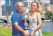  ?? AP ?? ■
Sofia Kenin and father Alex hold the Australian Open trophy at a photo shoot on the Yarra River.