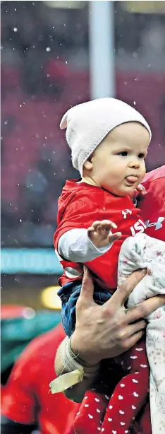  ??  ?? Proud dad: Alun Wyn Jones with daughter Efa; (left) donning his new ‘scrum cap’ with Mali