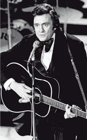  ?? JOE RUDIS/NASHVILLE TENNESSEAN FILE ?? Johnny Cash performs during seventh annual CMA Awards on Oct. 15,1973.