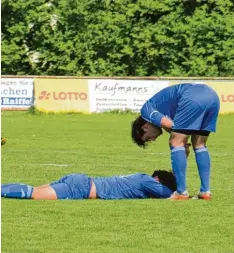  ?? Foto: Reinhold Radloff ?? Nein, noch gibt es keinen Grund für den TSV Bobingen, sich aufzugeben. Er braucht doch nur noch einen Punkt für den Klassenerh­alt.