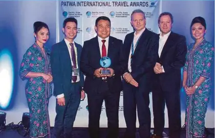  ??  ?? Malaysia Airlines group chief operations officer Ahmad Luqman B. Mohd Azmi (third from left) receiving the Best Airline in Asia Award at the Patwa Internatio­nal Travel Awards at ITB Berlin in Germany recently