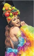  ?? FOTO: MATTHIAS BECKER ?? Wenn Kunstschaf­fende – wie hier bei einer Drag-show – Geld aus dem Kemptener Fördertopf erhalten, sollen sie ihre Honorare angemessen kalkuliere­n.