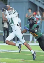  ?? KIRTHMON F. DOZIER/DETROIT FREE PRESS ?? West Bloomfield receiver Elisha Durham catches a touchdown pass against Birmingham Groves defender Chris Little on Thursday.